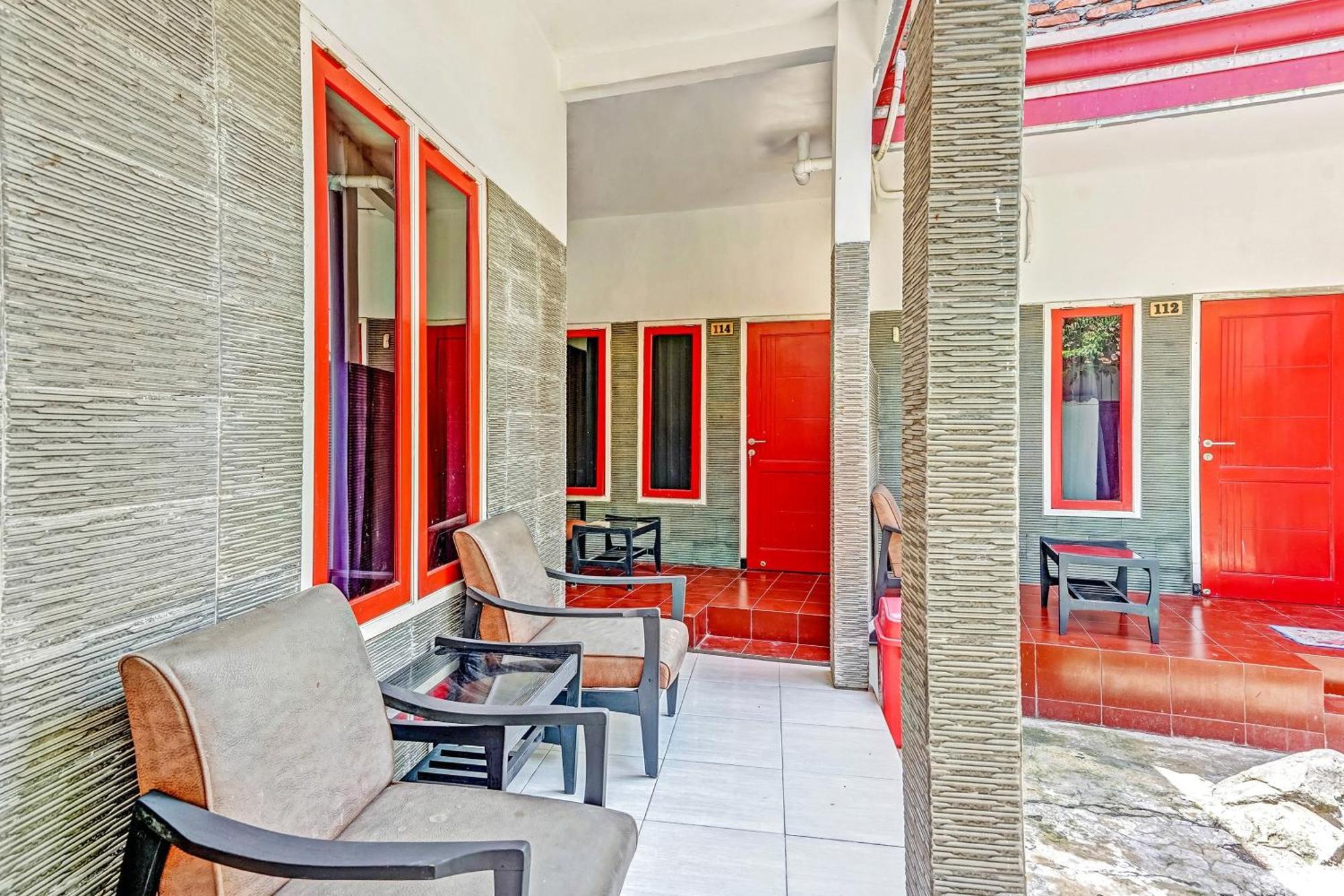 Hotel Kalimantan Сурабая Екстер'єр фото