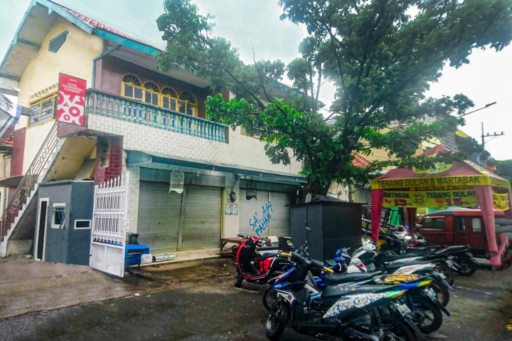 Hotel Kalimantan Сурабая Екстер'єр фото